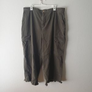 Forever 21+ Plus Size Raw Hem Khaki Military Green Cargo Cropped Pants